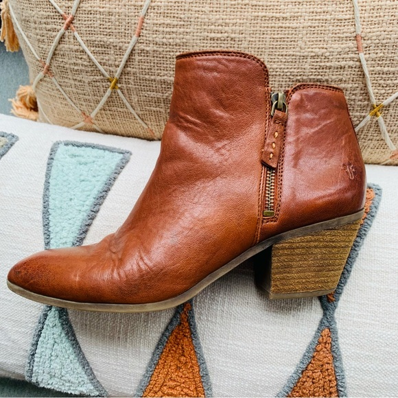Frye Shoes - Vintage Frye ankle boots